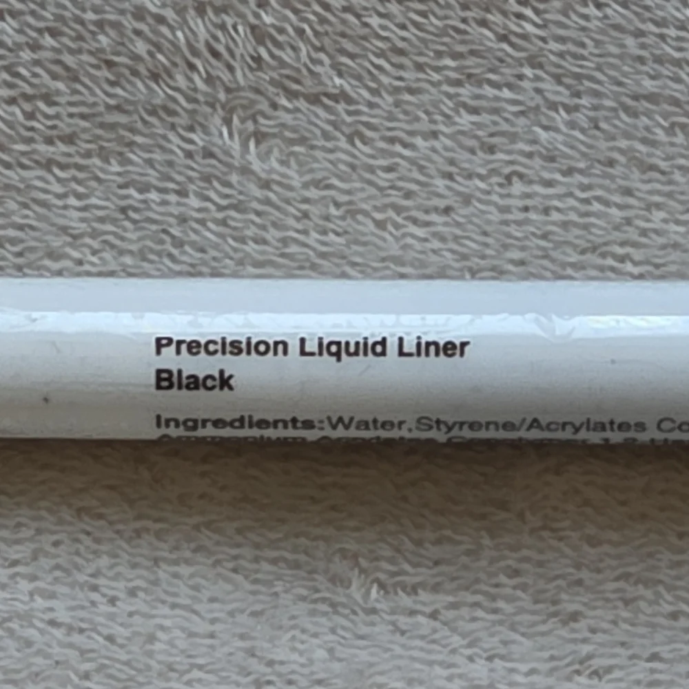 🤩ESTATE COSMETICS Precision Liquid Eyeliner